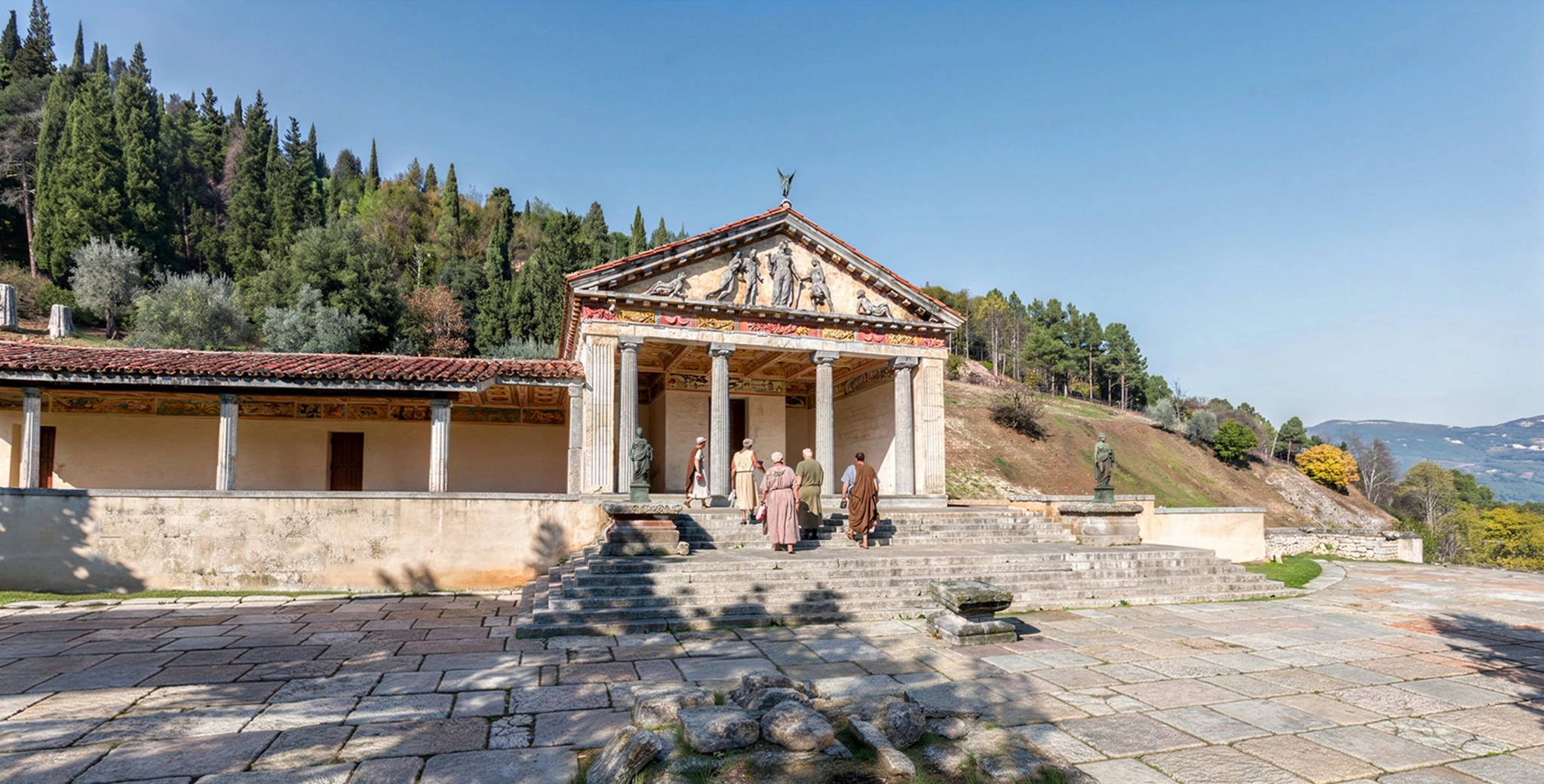 Ricostruzione del tempio di Fiesole, inserita nella fotografia del sito