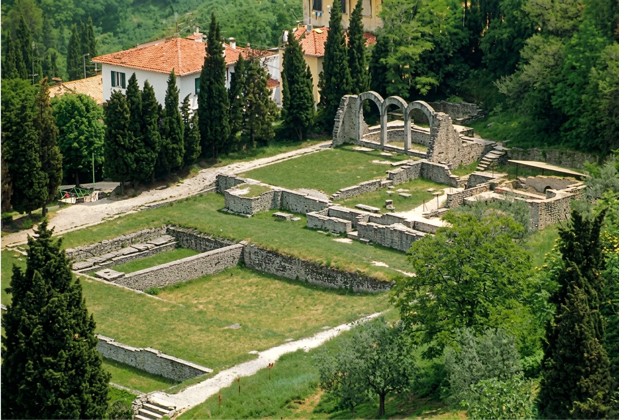 Le terme, dall’alto: Stato attuale